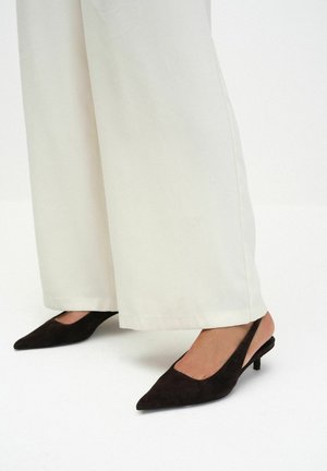 THE SET, REGULAR FIT - PREMIUM SLINGBACK KITTEN HEELS - Pumps - chocolate brown