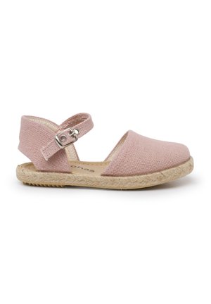 Růžové plátěné espadrilky s ankletovým páskem, kulatou špičkou, tkanou juteovou podrážkou a hladkým povrchem. Nastavitelný detailem přezky na boku.