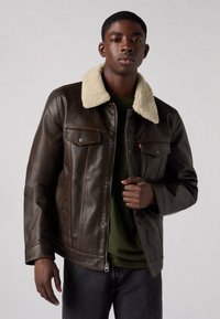 Levi's® TRUCKER COLLAR - Μπουφάν από συνθετικό δέρμα - brown