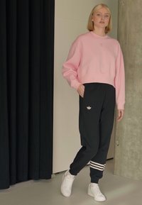 adidas Originals NEUCLASSICS JOGGERS - Pantaloni de trening - black