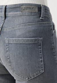 Thumbnail Image 6