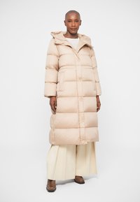 WEEKEND MaxMara NOVAK - Casaco de penas - beige