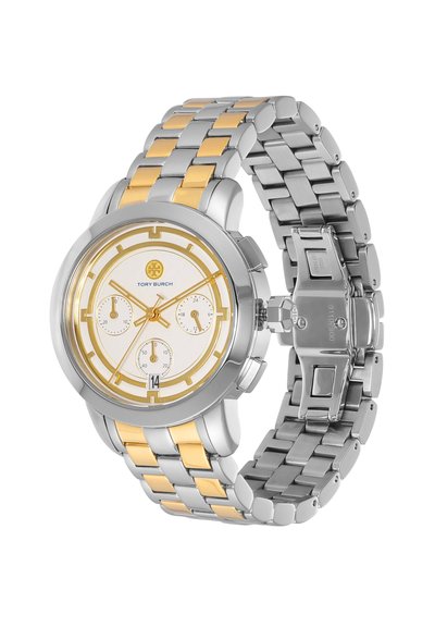 Reloj de acero inoxidable en tonos plateado y dorado con cara redonda, esfera blanca, acentos dorados y tres subesferas; cuenta con una pulsera de eslabones de metal.