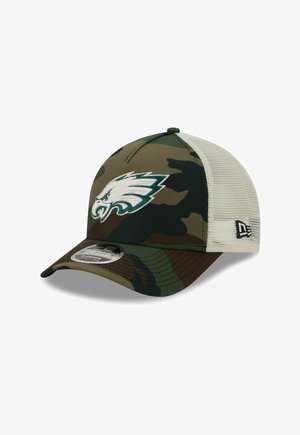 Tarnmuster-Baseballmütze mit einem gestickten Adleremblem in Türkis und Weiß, einem Netzrücken und einem gebogenen Schirm.