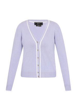 Lila kardigán V nyakkal, fehér díszítéssel és hat elülső gombbal. Hosszú ujjak és testhez simuló fazon jellemzi. Puha textúrájú kötött anyag.