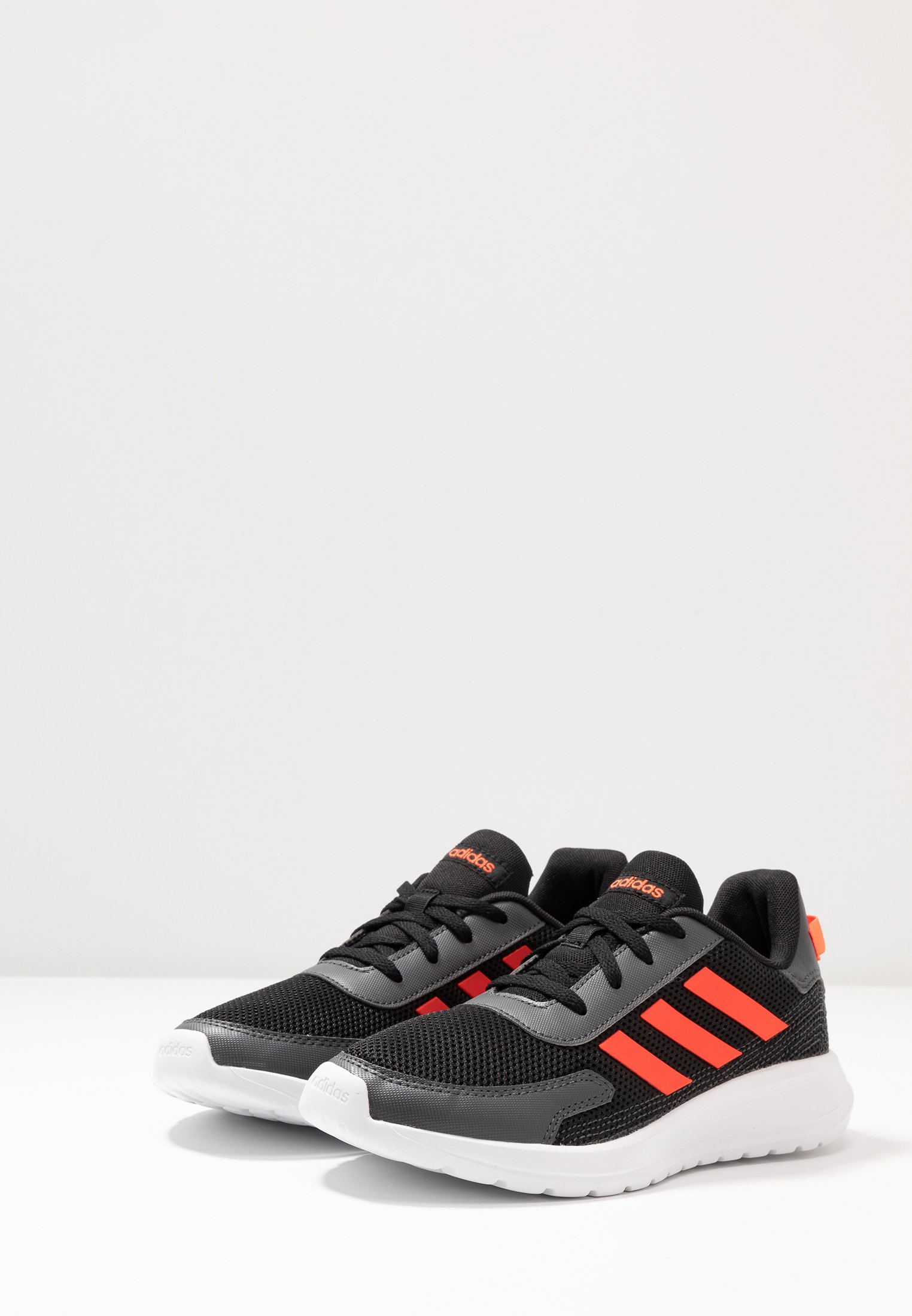 adidas Performance TENSAUR RUN UNISEX - Zapatillas de running neutras -  core black/solar red/grey six/negro - Zalando.es