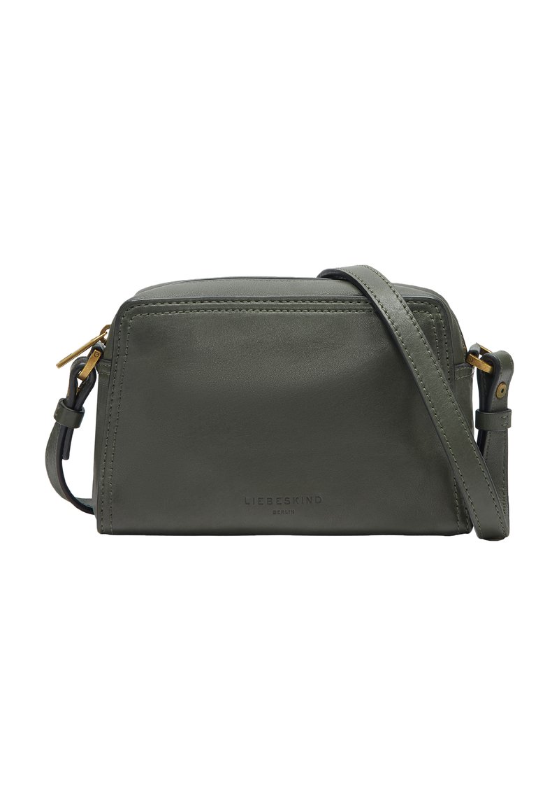 Zielona skórzana torebka crossbody z złotym zamkiem. Prostokątny kształt, subtelne detale w przeszyciach i regulowany pasek. Logo na tłoczone z przodu.