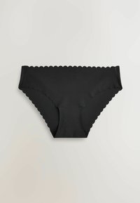 Zwarte vrouwenonderbroek met een gegolfde rand, gemaakt van een glad materiaal. Heeft een klassieke slipontwerp met een naadloze afwerking.