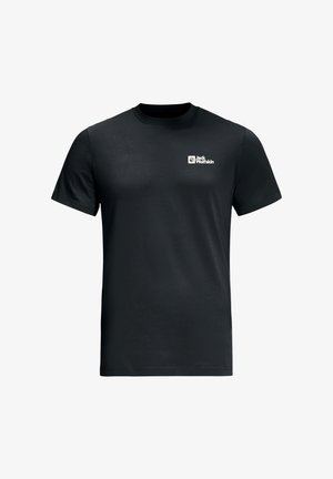 Zwarte katoenen T-shirt met een ronde hals, korte mouwen en een wit Jack Wolfskin-logo op de linkerkant van de borst. Eenvoudig, klassiek ontwerp.