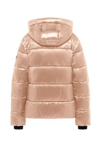 Pikowana kurtka w jasnoróżowym kolorze, z kapturem, poziomymi przeszyciami i czarnymi mankietami. Gładka, błyszcząca tekstura o skróconym fasonie.