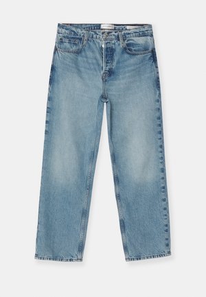 Jasnoniebieskie jeansy straight-leg o wypłowiałym wykończeniu, z pięcioma kieszeniami, szlufkami na pasek oraz zapięciem na zamek błyskawiczny. Materiał denimsowy z bawełny.