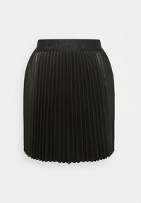 Gonna mini nera plissettata con vita elasticizzata e logo DKNY in rilievo discreto, esposta su uno sfondo bianco semplice.