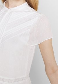 Forever New Denní šaty - off-white