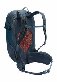 Rucksack mit dunkelblauem Äußeren, strukturiertem Mesh-Polster mit orangefarbenen Akzenten, verstellbaren Trägern und einem verstärkten Tragegriff.