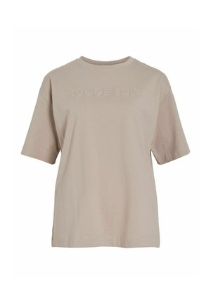 Beige Baumwoll-T-Shirt mit rundem Ausschnitt und kurzen Ärmeln. Auf der Vorderseite befindet sich ein dezenter geprägter Text "ROUGE EDIT". Geschmeidige Textur.
