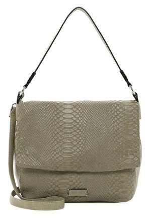 Textured groene faux leren handtas met een slangenhuidpatroon, voorzien van een klep-sluiting, een verstelbare schouderband en accenten van zilver hardware.