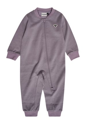 Lilla heldragt til baby med langærmer, skrå lynlås foran og lille bi-logo på brystet, ribstruktur ved håndled og ankler.