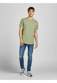 Jack & Jones EBASHER O-NECK SS - T-shirts basic - tea