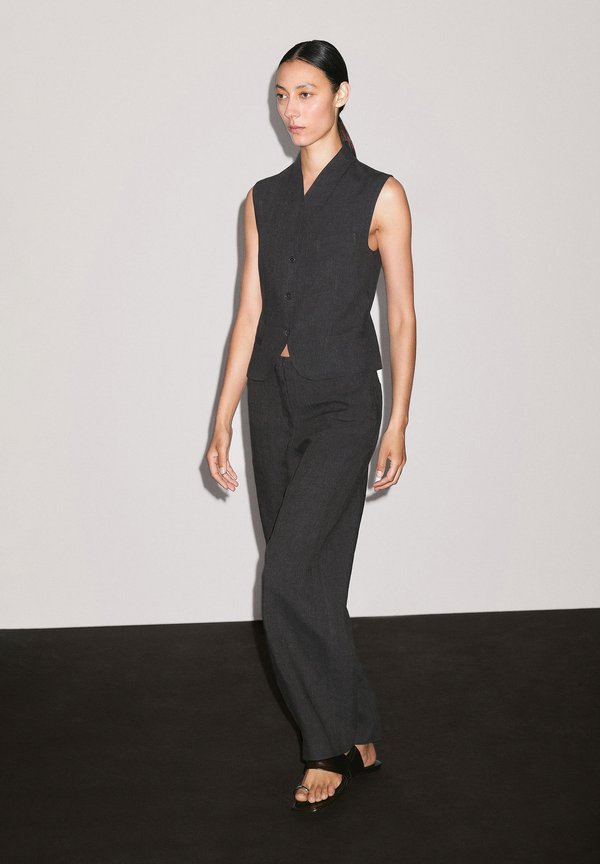 LIGHTWEIGHT STRAIGHT FIT - Trousers4