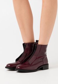 NAE Vegan Shoes Botines - red