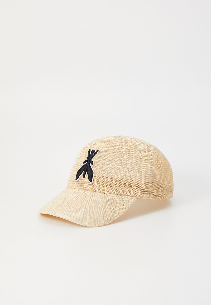 Beige vevet caps med buet skygge og et svart brodert insektdesign foran. Lett teksturert materiale.
