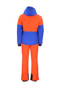 Ljust orange och blått vattentätt skidställ med huva, som har kontrasterande paneler och svarta detaljer vid ärmsluten och byxöppningarna.
