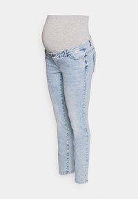 Jeans de maternidade azul claro com um cós cinza elástico, design justo e estilo tradicional de cinco bolsos.