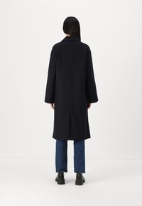 YAS YASQUARTZ BUTTON COAT - Klasický kabát - black