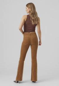 Vero Moda HIGH WAIST VMSIGA FLARED - Pantaloni - tobacco brown