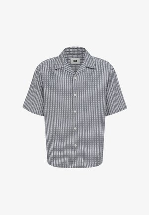 Srajca s kratkimi rokavi na gumbke, s črno-belim vzorcem mreže in koničastim ovratnikom, prikazana na enostavni belem ozadju.