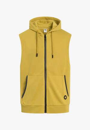 Ärmellose gelbe Kapuzenweste mit schwarzem Reißverschluss, Kordelzügen, zwei Fronttaschen und einem kleinen schwarzen runden Logo in der Nähe der unteren rechten Tasche.