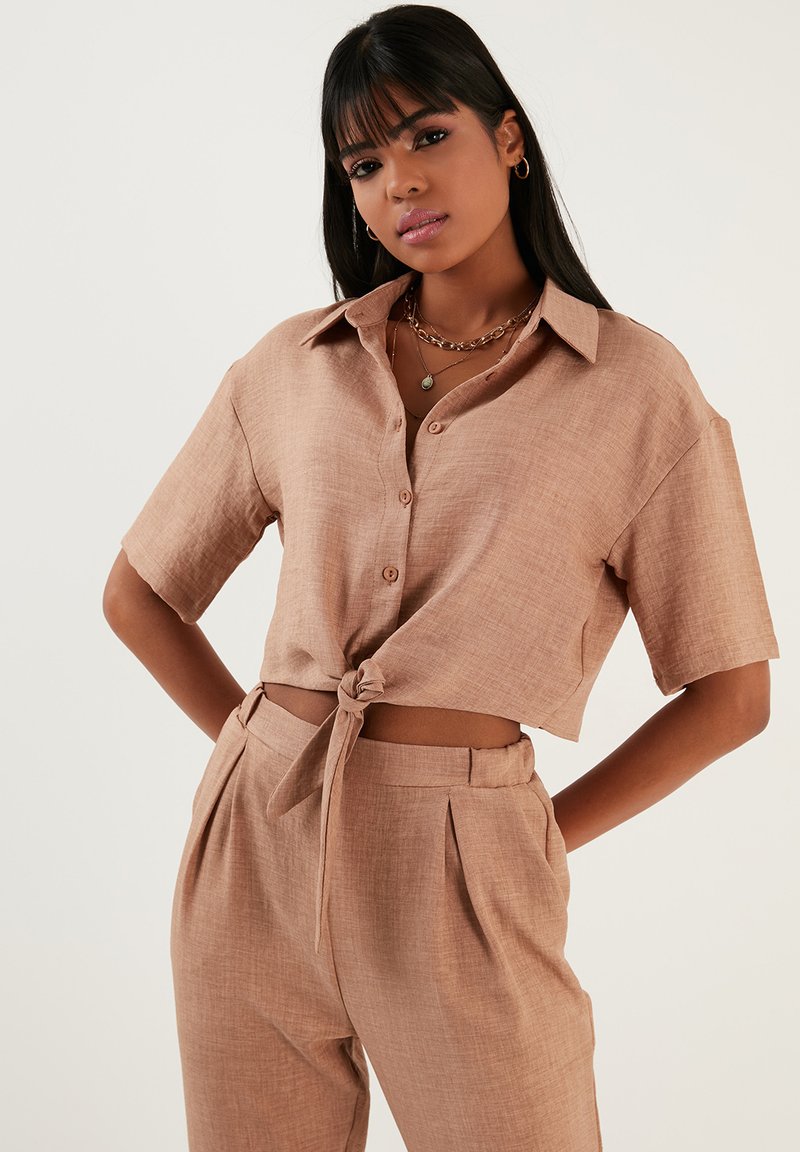 LELA REGULAR FIT - Bluza s gumbima - camel