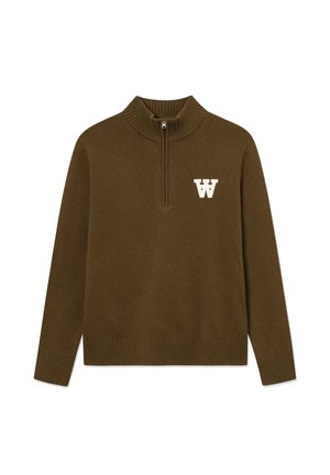 Brun, stickad tröja med hög ribbad krage och kvartdragkedja; har en vit bokstav "W" logotyp på vänster bröst.