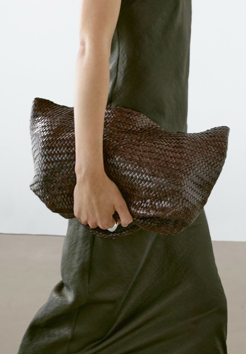 green dress with black belt Massimo Dutti main image 0