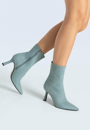 Bottines à talons hauts - light blue