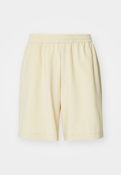 Ανοιχτό κίτρινα σορτς με ελαστική μέση, φτιαγμένα από μαλακό ύφασμα. Διαθέτουν χαλαρή εφαρμογή, κόψιμο μέχρι το γόνατο και απλό τελείωμα χωρίς τσέπες ή επιπλέον σχέδια.