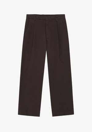 Dunkelbraune Hose mit weitem Bein aus strukturiertem Stoff. Merkmale sind vordere Falten, zwei Seitentaschen sowie ein Reißverschluss mit Knopfverschluss.