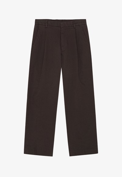 Sötétbarna, széles szárú nadrág, texturált szövetből. Elemei: elülső redők, két oldalzseb, cipzáras és gombos, patentos rögzítés.