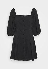 Czarna sukienka z materiału, z kwadratowym dekoltem, bufkami i guzikami z przodu. Rozszerzający się spódnica z zakładkami.