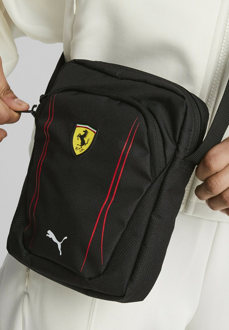 Puma SCUDERIA FERRARI SPTWR RACE TRAGE Geantă crossbody black/negru Zalando.ro