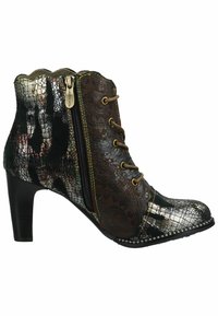 Stivale alla caviglia con tacco, realizzato con texture miste, caratterizzato da una parte anteriore con lacci, chiusura con zip, bordo ondulato e finitura metallica e a fantasia multicolore.