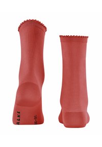Chaussettes de cheville de couleur corail avec des bords festonnés, présentant un motif de petits points subtil et une texture côtelée. Taille 35-38 marquée sur la semelle.