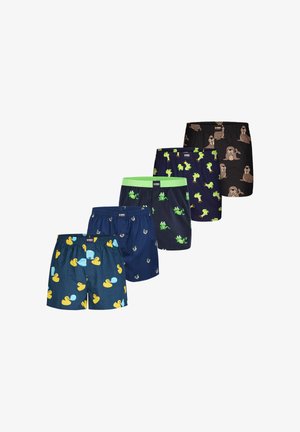 Fem par farverige boxershorts med mønstre af and, andunge, frø og hvalros arrangeret i en trappet formation.
