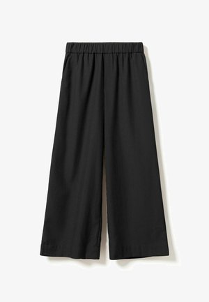 Zwarte wijde pantalons met een elastische tailleband, met een gladde textuur en geen zichtbare patronen, ontworpen voor een relaxte pasvorm.