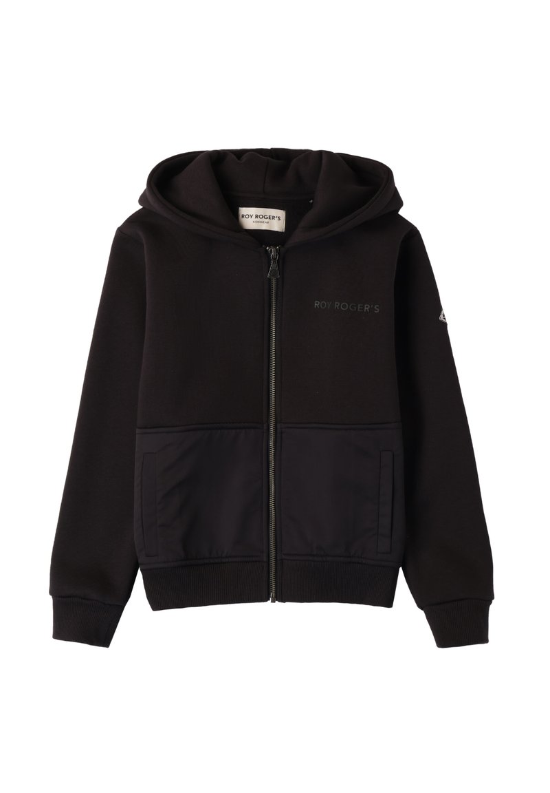 Sudadera negra con cremallera frontal, dos bolsillos inferiores, puños acanalados y una textura suave con un sutil logotipo en el pecho.
