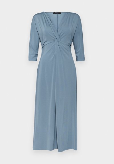 Blauwe jurk van een soepele stof, met een gedraaid detail aan de voorkant, 3/4 mouwen en een knielange snit met een zijsplit.