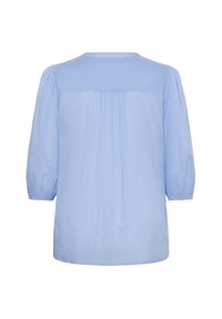 Blouse bleu clair avec manches bouffantes trois-quarts, détail froncé au dos et encolure ronde. Confectionnée dans un tissu doux et léger.