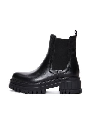 Gli stivali Chelsea in pelle nera presentano pannelli laterali in elastico, un manico e una suola in gomma spessa e testurizzata per una buona aderenza e stabilità.