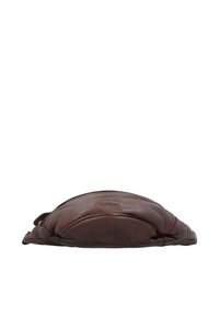 Sac plat en cuir marron aux bords arrondis, vu de côté sur fond blanc.