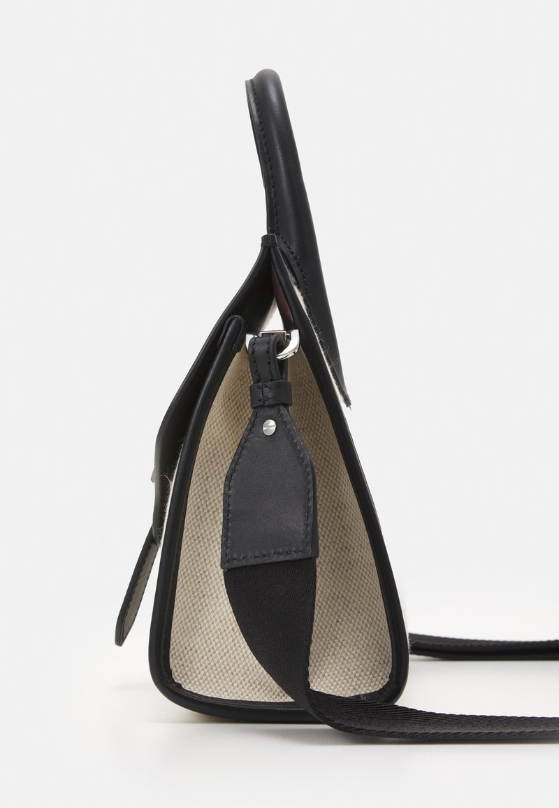 Damen Handtaschen | Emporio Armani CAREN TOP HANDLE M Handtasche black/white/schwarz - JV85909 Damen Handtaschen | Emporio Armani CAREN TOP HANDLE M Handtasche black/white/schwarz - JV85909
